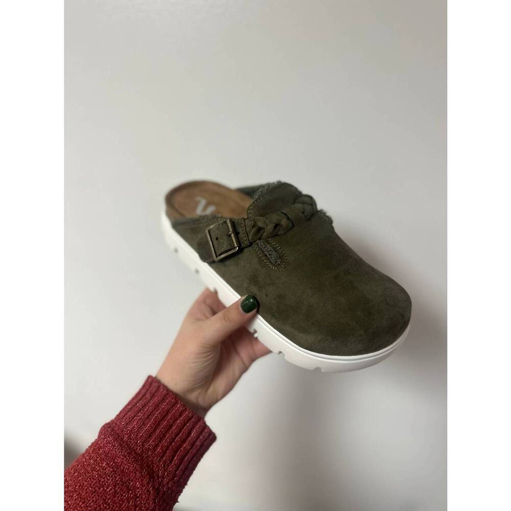 NEW VERY G women's cali clogs in olive